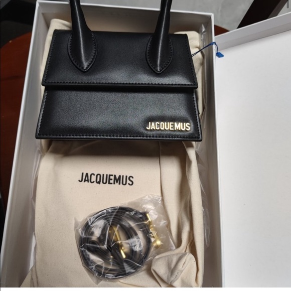 PSA: THESE ARE F@K3 JACQUEMUS BAGS ON POSH! BUYER BEWARE - Picture 8 of 13